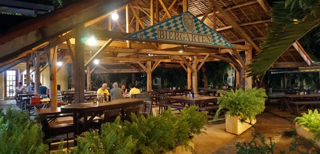 Biergarten Alona Beach Panglao - Bohol