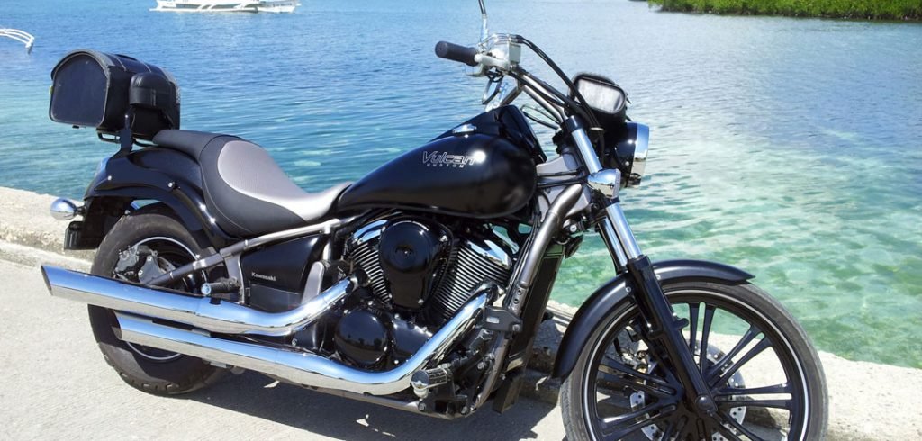 Black Kawasaki Vulcan 900 Custom
