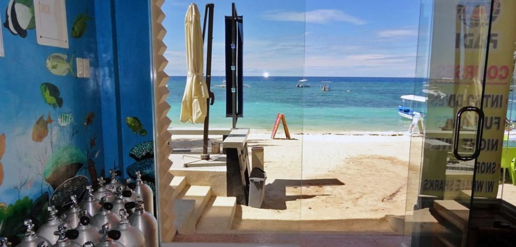 Piratas Alona Dive Center at Alona Beach Piratas Alona Dive Center in Panglao