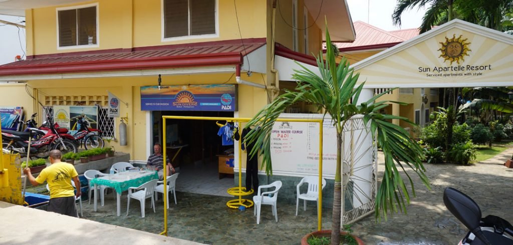 Sun Divers at Alona Beach Sun Divers at Alona Beach in Panglao